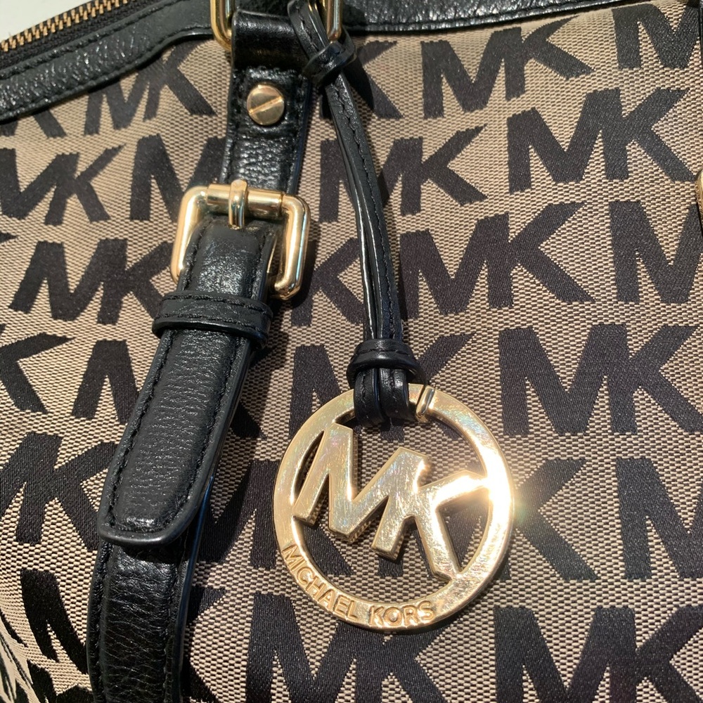 Michael Kors Authentic Small Duffle Ginger - Picture 4 of 7